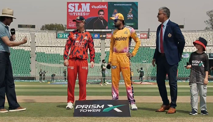 Peshawar Zalmi captain Babar Azam and Karachi Kings captain David Warner at the toss during a PSL 11 match at Gaddafi Stadium, Lahore, on April 22, 2026. — Screengrab