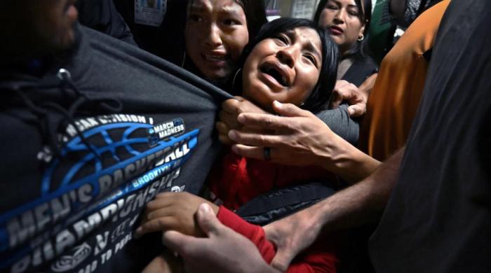 World Press Photo Award 2026 is awarded to ‘photo of ICE separating migrant father from children' 