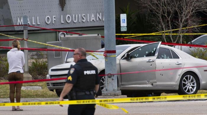 Mall of Louisiana shooting: 2 critical out of 10 injured in Baton Rouge, shooter at large