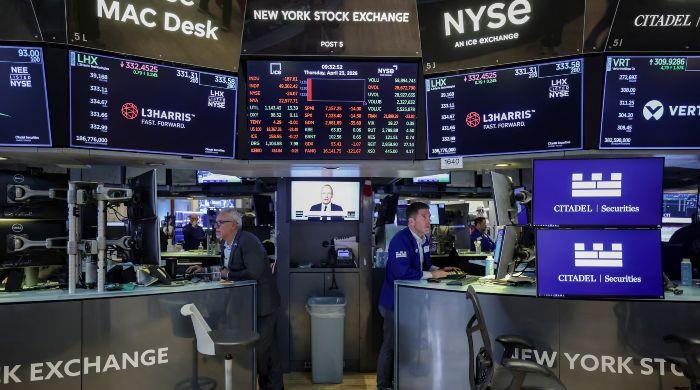 Tech boosts US stocks to record close, oil dips on signs of Iran peace progress