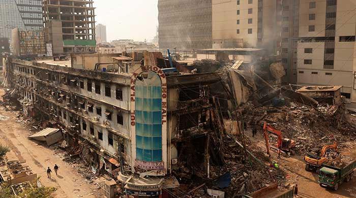 CM Murad distributes Rs511m among Gul Plaza victims, unveils Rs7bn relief package