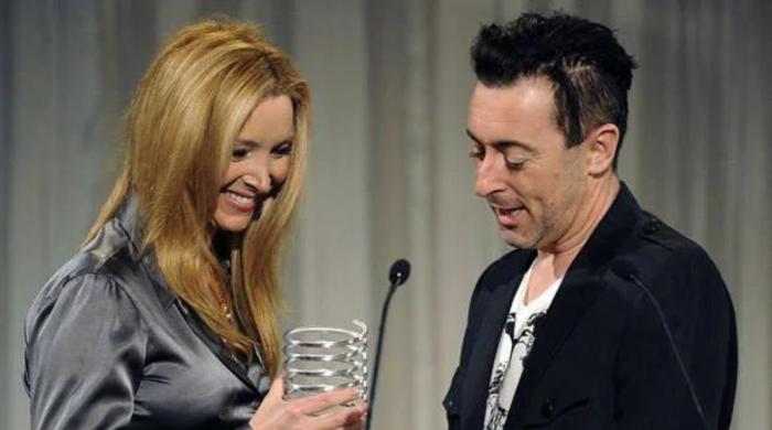 Alan Cumming can't praise Lisa Kudrow enough: ‘Lovely'