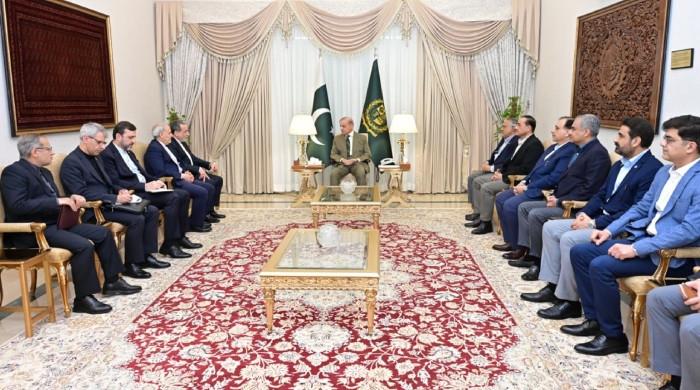 Iran's FM holds talks with PM Shehbaz, CDF Munir amid fresh push for US-Iran dialogue