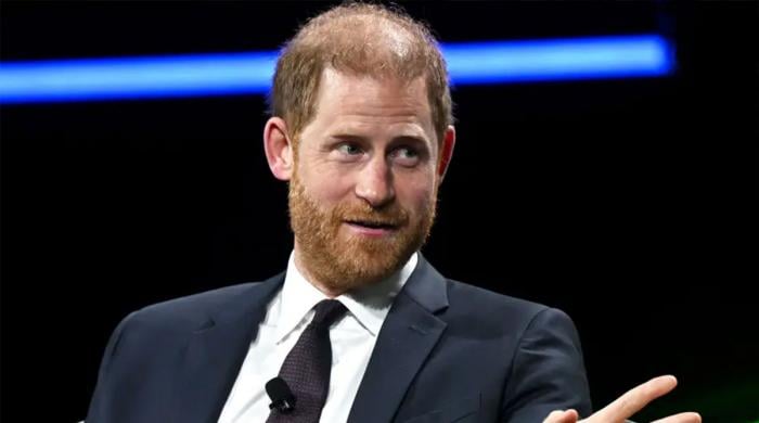 Prince Harry toasts the night with surprise red gift at Invictus celebration