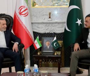 FM Araghchi calls on Field Marshal Munir amid efforts to revive US-Iran talks