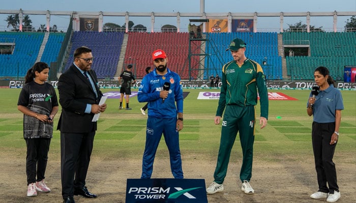 Islamabad United captain Shadab Khan (centre) and Multan Sultans Ashton Turner (right) at the toss for their PSL 11 match at the National Bank Stadium in Karachi on April 26, 2026. — PSL