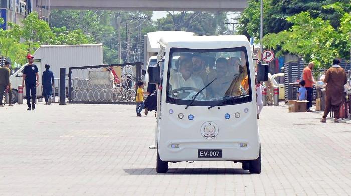 Pakistan to launch electric cart service at major airports