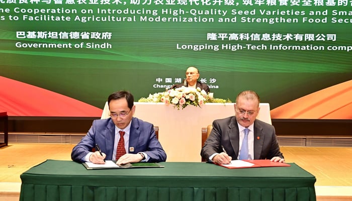 President Asif Ali Zardari, who is on a five-day visit to China, witnesses signing of three MoUs between Pakistani and Chinese entities, Hunan, China, April 27, 2025. — APP