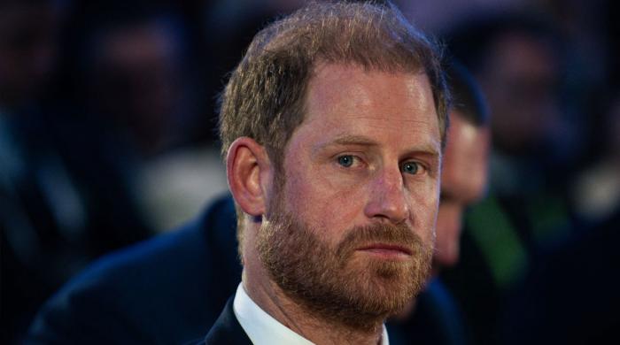 Prince Harry stirs new debate at Palace with bold move: ‘walking liability'