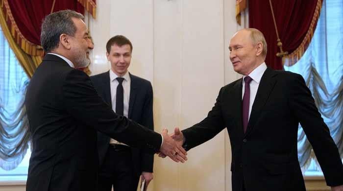 In meeting with Iranian FM, Putin pledges support for Iran