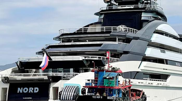 Iran, US allowed Russian superyacht to cross Strait of Hormuz, says source