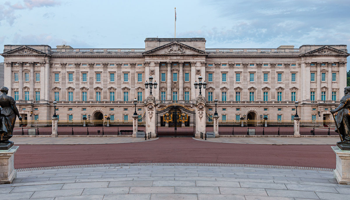 Buckingham Palaces rushes to respond as Trump repeats controversial claims