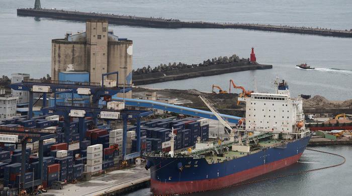 Stocks swing, oil edges up with US-Iran peace talks stalled