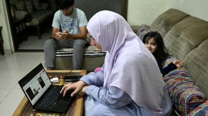 Going online helps Pakistan's women doctors return to work