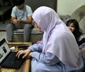 Going online helps Pakistan's women doctors return to work