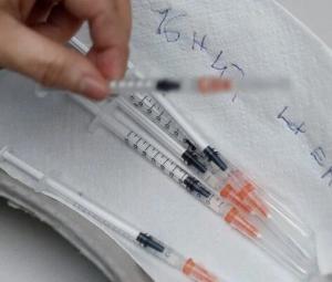 Banned reusable syringes remain available in market despite nationwide ban