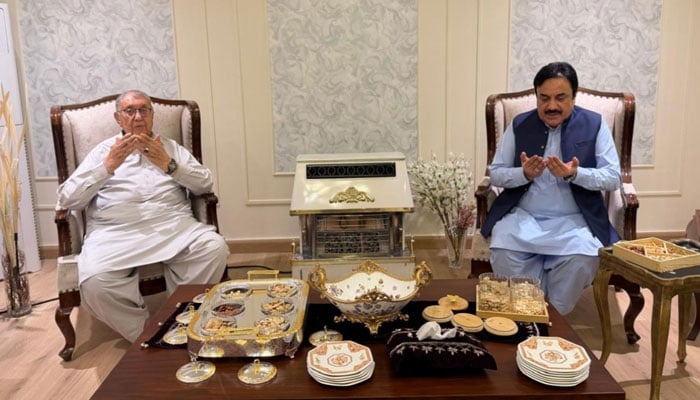 Acting Chairman Senate Syedaal Khan offering fateha on the sad demise of the sister of Dr Inayatullah, senior leader of ANP in Quetta. — Senate Secretariat