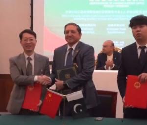 Pakistan, China sign joint venture deal, MoUs to boost 'practical cooperation'
