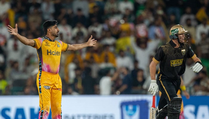 Hyderabad Kingsmen and Peshawar Zalmi players in action during PSL 11 final at Gaddafi Stadium in Lahore, May 3, 2026. — PSL