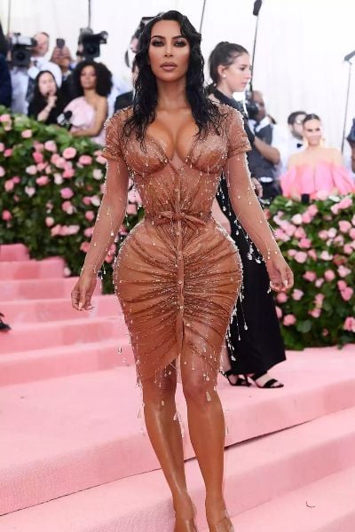 Kim Kardashian delights fans with pregnancy pic ahead of Met Gala: Loading