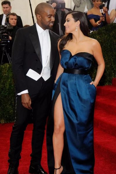 Kim Kardashian delights fans with pregnancy pic ahead of Met Gala: Loading