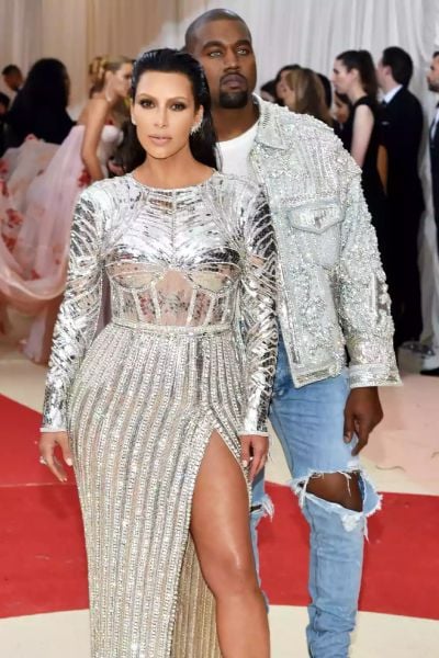 Kim Kardashian delights fans with pregnancy pic ahead of Met Gala: Loading