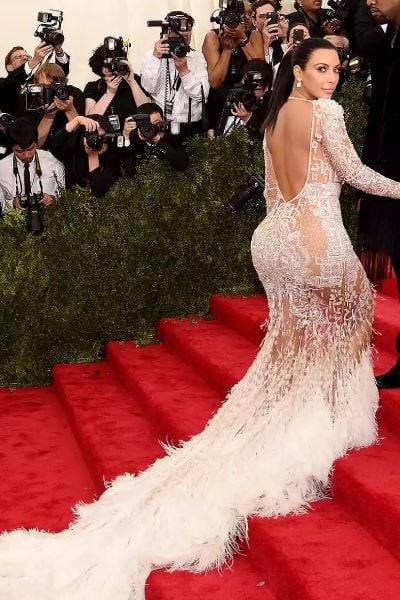 Kim Kardashian delights fans with pregnancy pic ahead of Met Gala: Loading