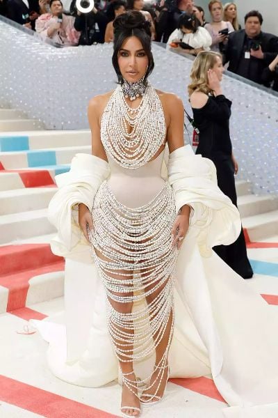 Kim Kardashian delights fans with pregnancy pic ahead of Met Gala: Loading
