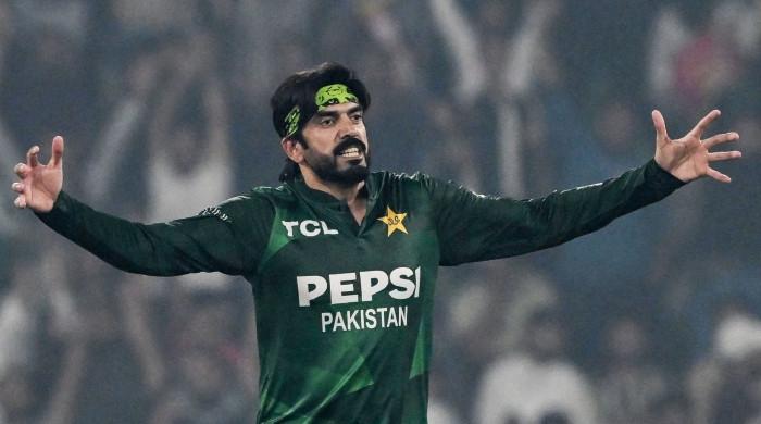 Usman Tariq signed by Warwickshire for Vitality Blast 2026