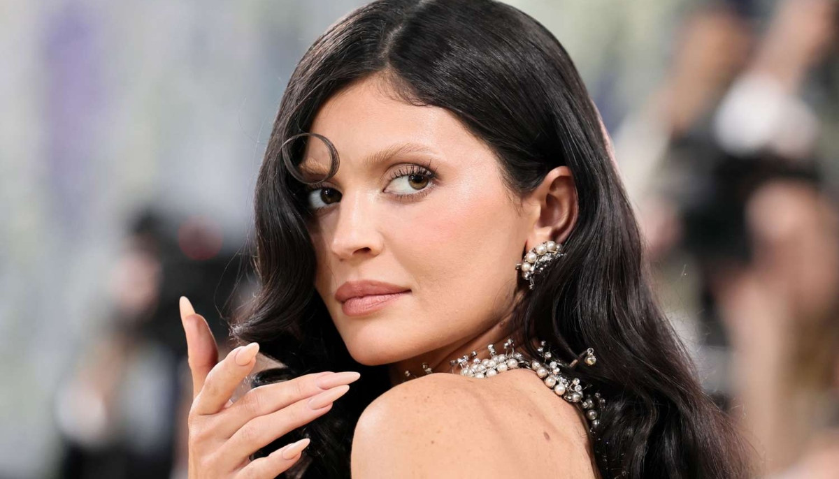 Kylie Jenner laughs off Met Gala makeup disaster in fun video