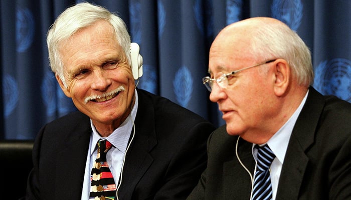 Ted Turner (L), recipient of the 2005 Alan Cranston Peace Award, and Mikhail Gorbachev (R), former president of the Soviet Union, answer questions during a news conference on April 20, 2005 at the United Nations headquarters in New York City. — AFP
