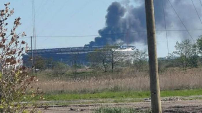 MetLife Stadium not on fire, officials confirm blaze struck nearby building 