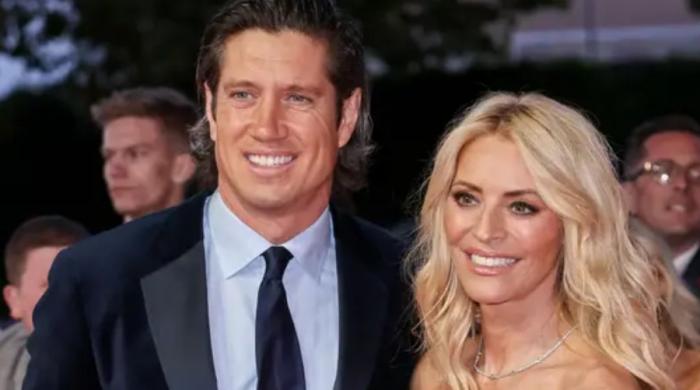 Vernon Kay reacts to separation from Tess Daly on live radio