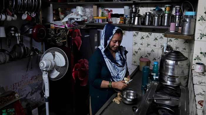 In India, heat-triggered insurance offers 'some relief'
