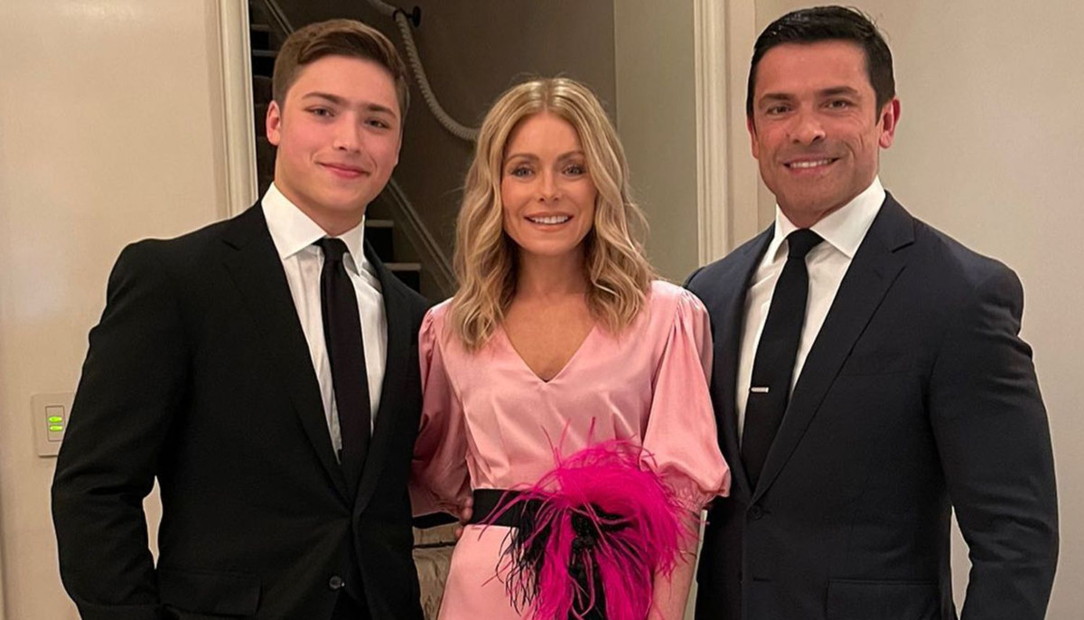 Kelly Ripa's son Joaquin does foody gesture on Mother's Day