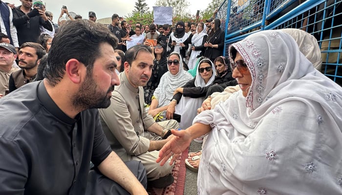 KP CM Sohail Afridi talking to PTI founder Imran Khans sister Aleema Khan during a sit-in on Adiala Road in Rawalpindi on May 12, 2026. — Facebook/@ImMuhammadSohailAfridi