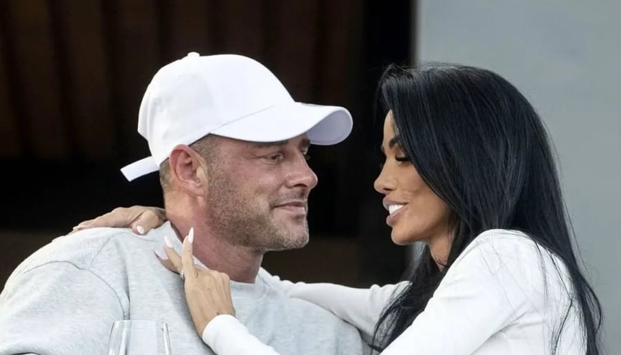 Lee cannot travel because he is under a travel ban and he was actually at Dubai airport, DailyMail reported