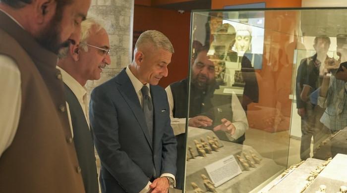US hands over 450 cultural artefacts to Pakistan