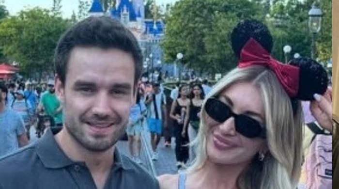 Liam Payne's girlfriend flaunts toned physique in steamy spa photoshoot