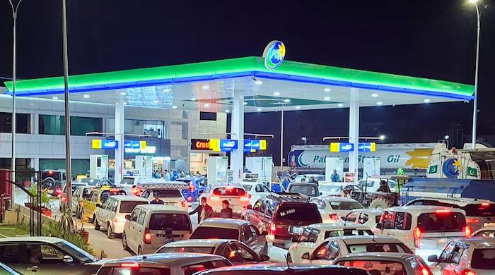 Govt slashes petrol, diesel prices by Rs5 per litre for next week