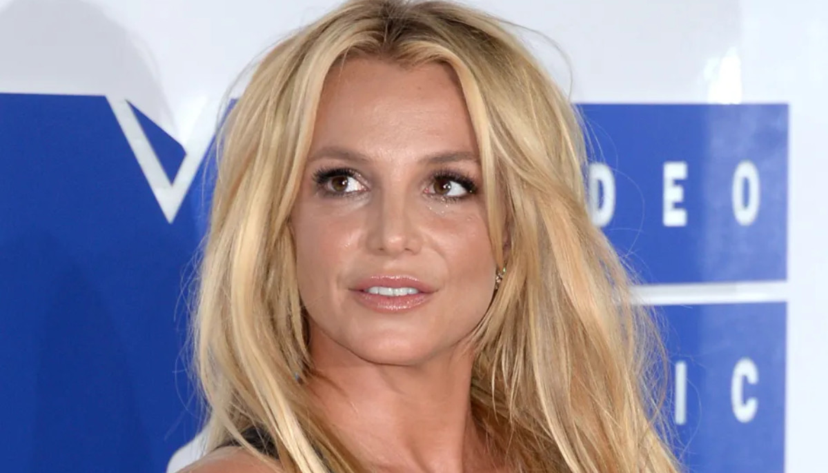 Britney Spears raises concerns with bruises on legs