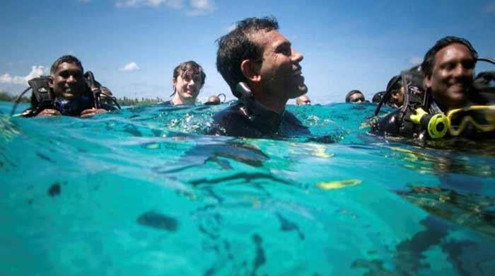 Maldives suspends licence of luxury vessel after Italian divers' deaths