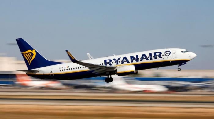 Ryanair increases cash bonus for staff who catch passengers with oversized bags
