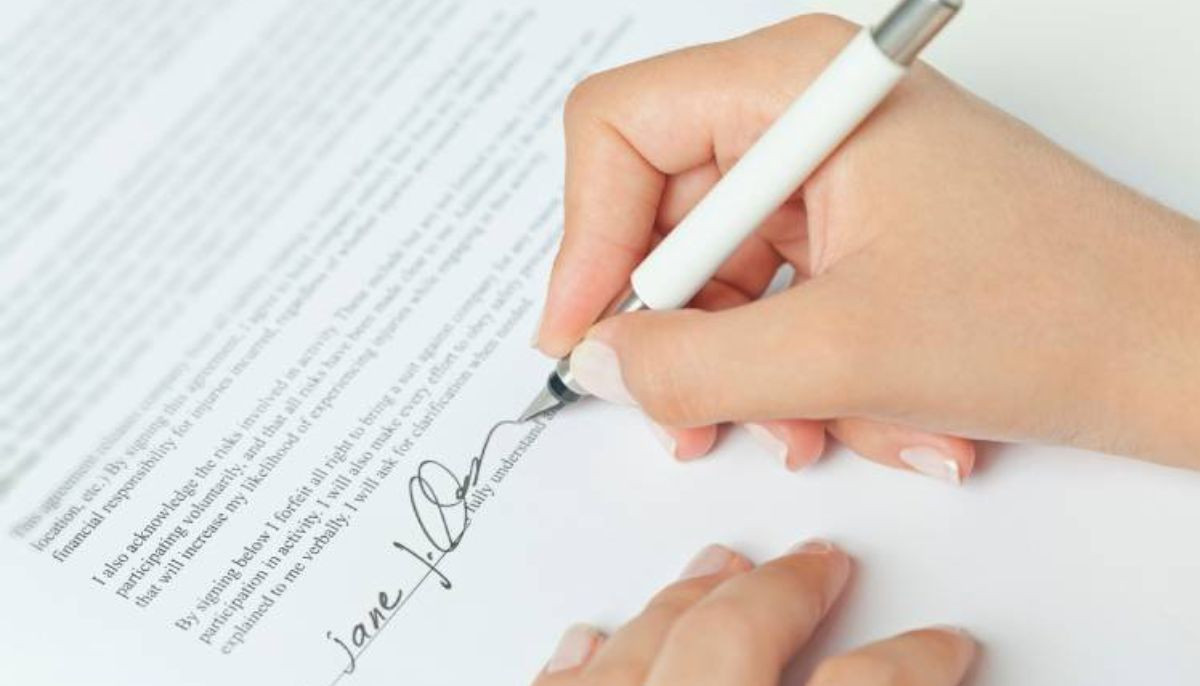 USCIS issues new signature rules for H-1B, Green Card applicants effective July 10