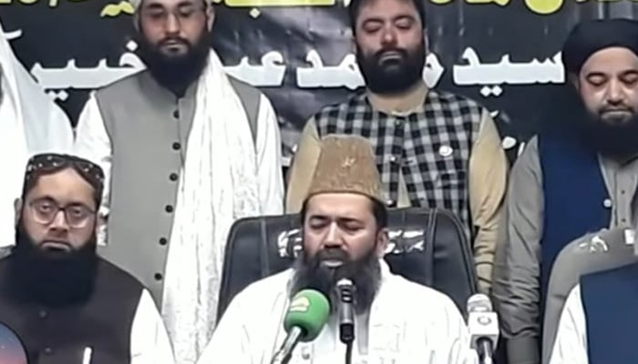 Central Ruet-e-Hilal Committee Chairman Maulana Abdul Khabir Azad addresses a press conference in Karachi on May 17, 2026. — Screengrab via Geo News