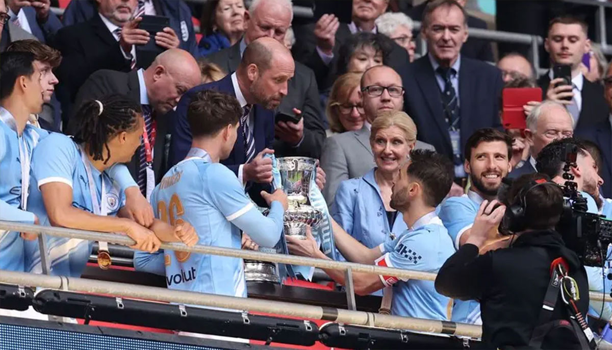 Prince William's 'quick selfie' with Rayan Cherki is going viral