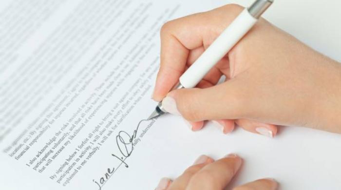 USCIS issues new signature rules for H-1B, Green Card applicants effective July 10