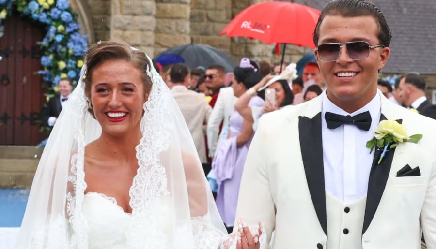 Venezuela Fury gives up lavish lifestyle to start married life in static caravan