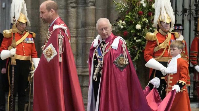 King Charles 'handing throne' to William: Secret plans leak