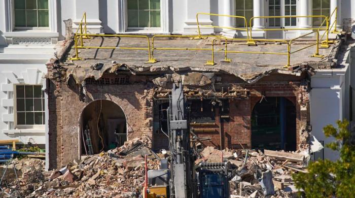Trump plans to build secret hospital inside White House ballroom as health concerns mount 